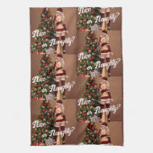 Sexy Santa Girl in der Nähe des Weihnachtsbaumes Geschirrtuch (Vertikal)