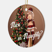 Sexy Santa Girl in der Nähe des Weihnachtsbaumes Keramik Ornament (Links)