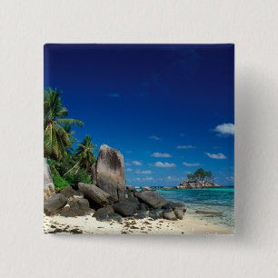 Seychellen, Mahe Island, Anse Royale Beach. Button