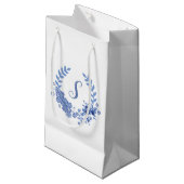 Shabby Chic Monogram Blue Design Kleine Geschenktüte (Vorderseite Schrägansicht)