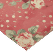 Shabby Chic Red Patchwork Pattern Tischdecke (Schrägansicht)