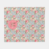 Shabby Chic Rosa und blaue Hütte Rose Monogramm Fleecedecke (Vorderseite (Horizontal))