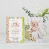 Shabby Hütte Pink Rose Baby Girl Birthday Foto Einladung (Stehend Vorderseite)