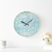 Shabby White and Blue Floral Große Wanduhr (Zuhause)