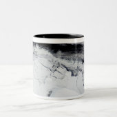 Shackleton-Eisschelf, Antarktis Zweifarbige Tasse (Mittel)