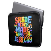 Shade hat nie einen weniger Gay Pride LGBT Monat g Laptopschutzhülle (Vorderseite Links)