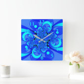 Shades of Blue Modern Abstrakt Fraktal Art Quadratische Wanduhr (Zuhause)