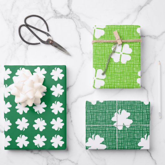 SHADES OF GREEN WITH WHITE IRISH SHAMROCKS GESCHENKPAPIER SET (Vorderseite)
