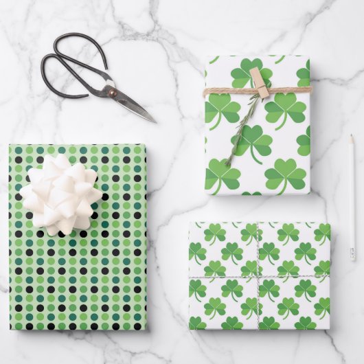 SHADES OF GREEN WITH WHITE IRISH SHAMROCKS GESCHENKPAPIER SET (Vorderseite)