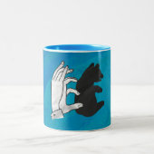Shadow Bear Cube On Blue Zweifarbige Tasse (Mittel)