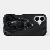 Shadow Walker – Geheimer Krieger iPhone 16 Hülle (Rückseite (Horizontal))