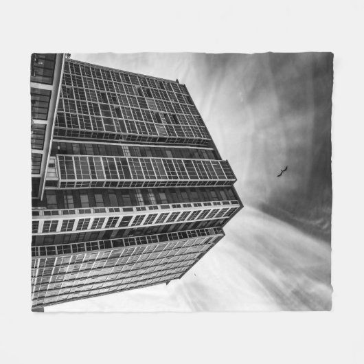 Shadows and Steel: The Silent Giant in the City Fleecedecke (Vorderseite (Horizontal))