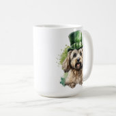 SHAGGY TAN DOG MIT GRÜNEN IRISH HAT KAFFEETASSE (VorderseiteRechts)