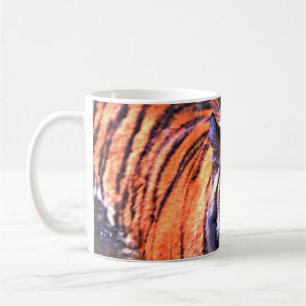 SHALLOW FOCUS FOTOGRAFIE VON BROWN UND SCHWARZ TIG KAFFEETASSE