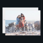 Shalom Star Hanukkah Holiday Card Feiertagskarte<br><div class="desc">Das Wort "Shalom" sagt alles auf dieser modernen Hanukah-Fotokarte mit dem Stern von David. Die Hintergrundfarbe auf der Rückseite ist anpassbar. Achten Sie auf die Koordination von Produkten aus den Parcel Studios.</div>