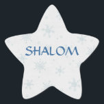 Shalom WishHanukkah Stern-Aufkleber<br><div class="desc">Hübsches Winterdesign auf einem einfachen Hanukka Aufkleber. Hübscher,  bedrückter Schneeflocken Hintergrund. Text liest SHALOM. Grundform des Sterns (NICHT der Star of David - nur ein Stern). Mit ein wenig Hilfe von meinen Freunden auf www.scrappindoodles.com. Von My_Christmas_Shoppe von She Wolf Medicine.</div>