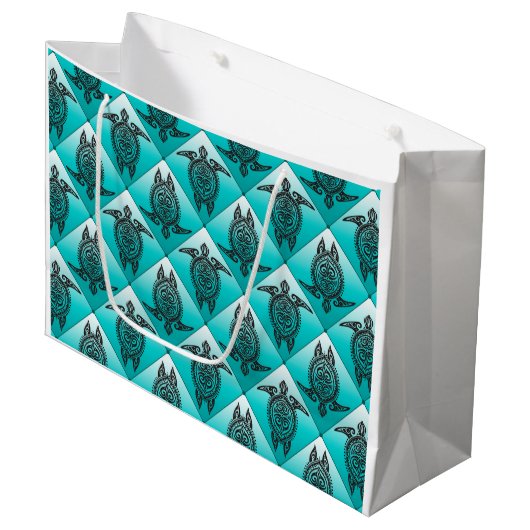 Shamanic Sea Turtles Pattern - cyan Große Geschenktüte (Vorderseite Schrägansicht)
