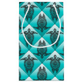 Shamanic Sea Turtles Pattern - cyan Kleine Geschenktüte (Rückseite)