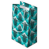 Shamanic Sea Turtles Pattern - cyan Kleine Geschenktüte (Rückseite Schrägansicht)