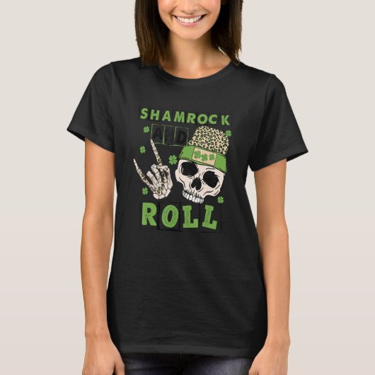 Shamrock and Roll Funny Skeleton Hand Rocker St Pa T-Shirt (Vorderseite)