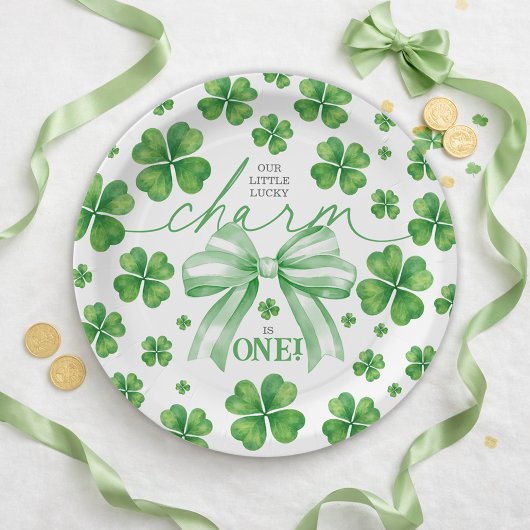 Shamrock Green Bow Lucky Charm 1st Birthday Pappteller