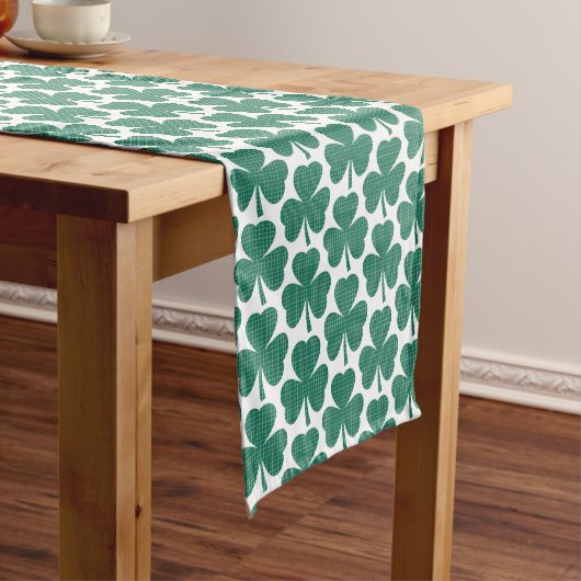 Shamrock Shape Plaid Classic Green Table Runner Kurzer Tischläufer (Beispiel)