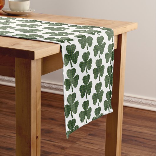 Shamrock Shape Plaid Dark Green Table Runner Kurzer Tischläufer (Beispiel)