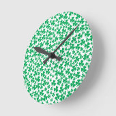 Shamrocks for St Patrick's Day Runde Wanduhr (Winkel)