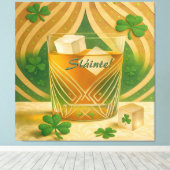 Shamrocks Irish Whiskey Tumbler "Sláinte!" Leinwanddruck (Insitu (Holzboden))