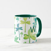 Shamrocks St. Patrick's Day Green Monogram Mug Tasse (VorderseiteRechts)