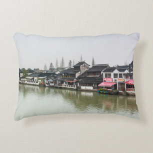 Shanghai, China, 30.03.2017, Historischer Bui aus  Dekokissen