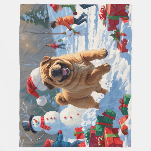 Shar Pei läuft im Schnee mit Weihnachtshut Fleecedecke (Vorderseite)