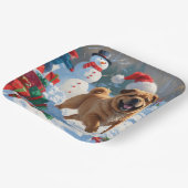 Shar Pei läuft im Schnee mit Weihnachtshut Pappteller (Gewinkelt)