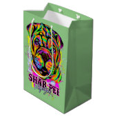 Shar Pei Puppy Dog Lifestyle Mittlere Geschenktüte (Rückseite Schrägansicht)
