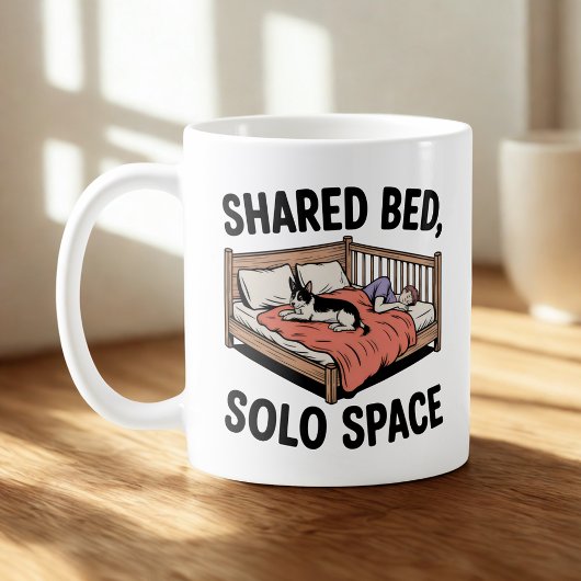 Shared Bed, Solo Space | Dog & Cat Humor Kaffeetasse