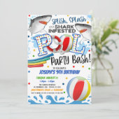 Shark Attack Pool Party Einladung (Stehend Vorderseite)