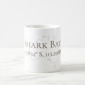 Shark Bay Australien Latitude & Longitude Kaffeetasse (Mittel)