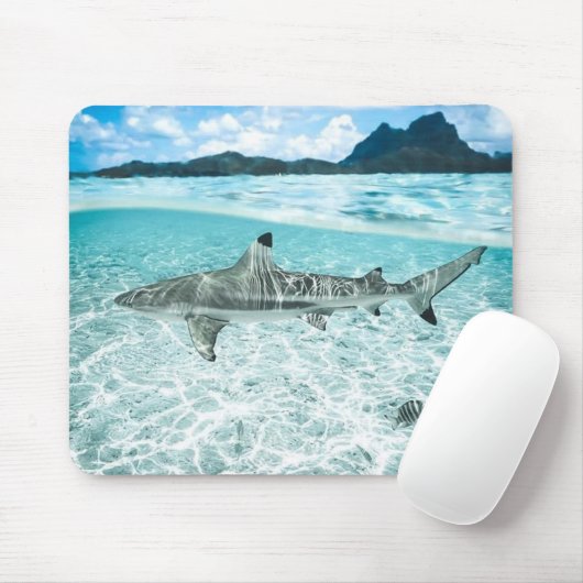 Shark in the Waters Mousepad (Mit Mouse)