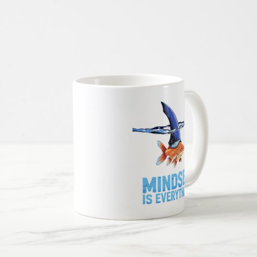 "Shark Mindset Goldfish - Inspirationsmotivation Kaffeetasse (VorderseiteRechts)