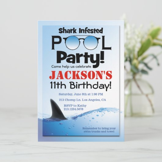 Shark Pool Party Schwimmen Geburtstag Einladung (Stehend Vorderseite)