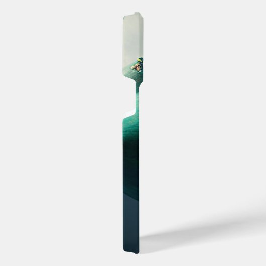 Shark sculpture on the beach iPhone hülle (Rechte Seite)