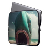Shark sculpture on the beach laptopschutzhülle (Vorderseite Links)