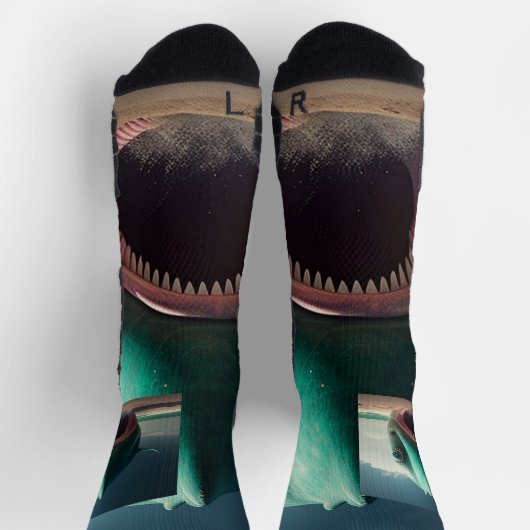 Shark sculpture on the beach socken (Oben)