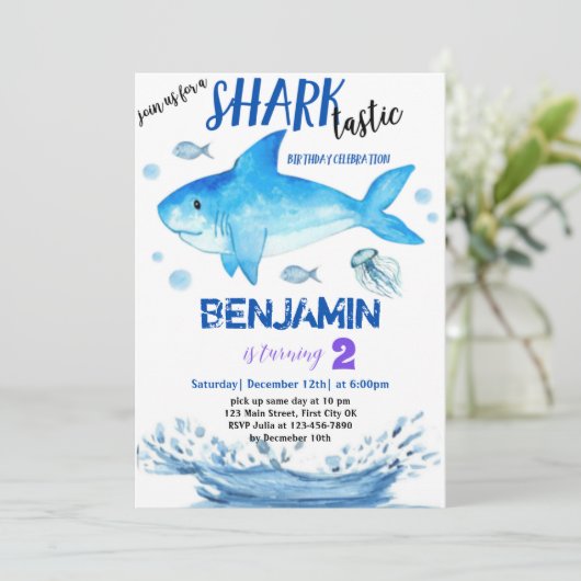 Sharktastic Different Birthday Invitation Card (Stehend Vorderseite)