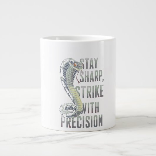 Sharp bleibe, Strike mit Präzision - Cobra Design Jumbo-Tasse (Vorderseite)
