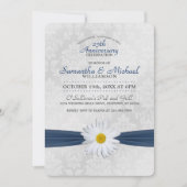 Shasta Daisy Navy Blue Anniversary Party Einladung (Vorderseite)