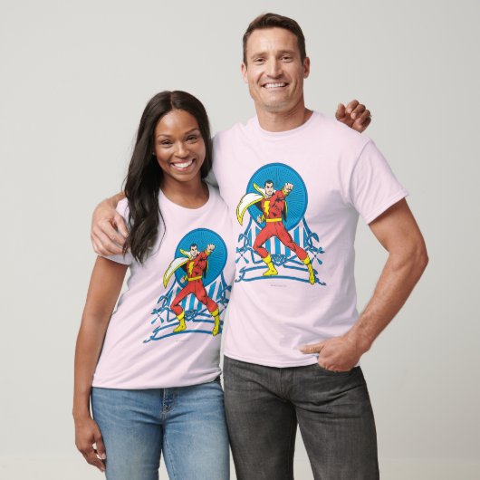 SHAZAM im Kampf T-Shirt (Unisex)