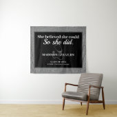 She Believed She Could Nurse Silver Glitter Name Wandteppich (Beispiel (Horizontal))