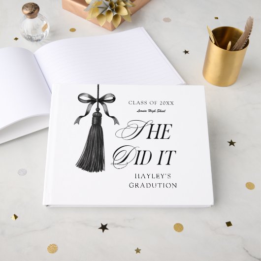 She Did It Black Bow Personalized Graduation Party Gästebuch (Vorderseite Offen)