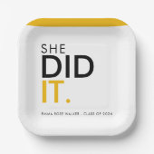 She Did It Graduation Bold Text Black Gold Design Pappteller (Vorderseite)